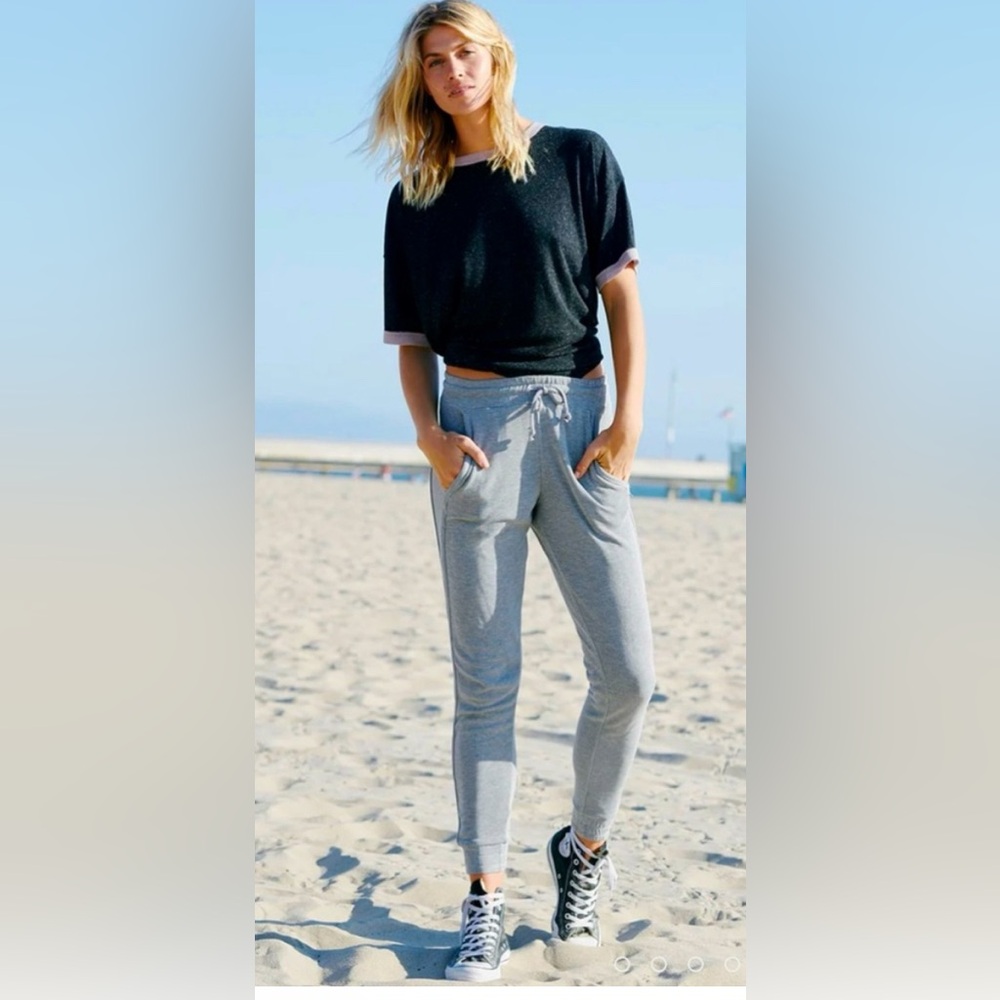 NWT Free People Back Into It
Joggers Heather Gray size Small